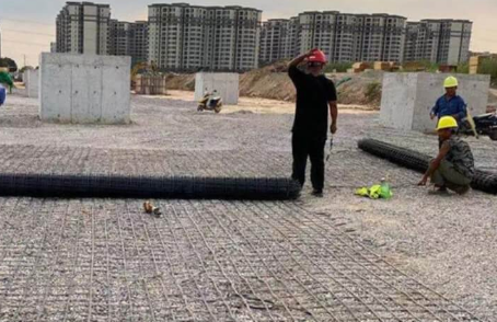 金塔土工格栅铺设前地基要怎么处理？